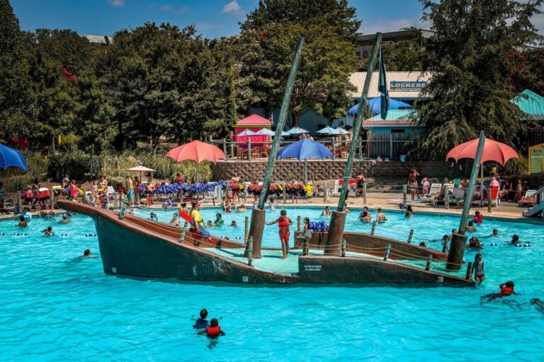 Shipwreck pool at wet n wild